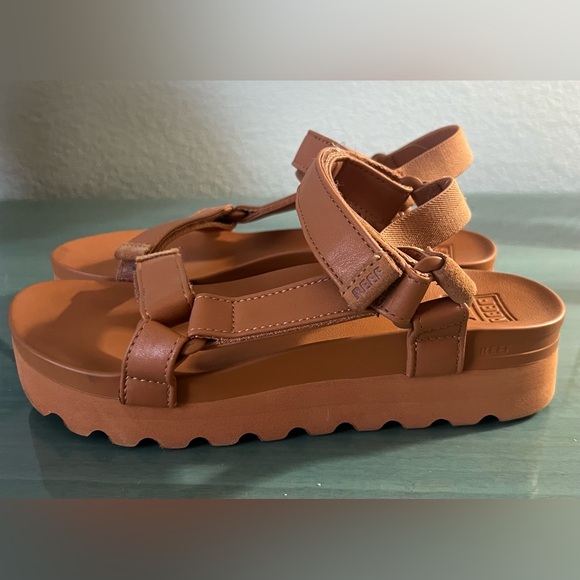 Reef Platform Cushion Rem Hi Sandals - Picture 5 of 11